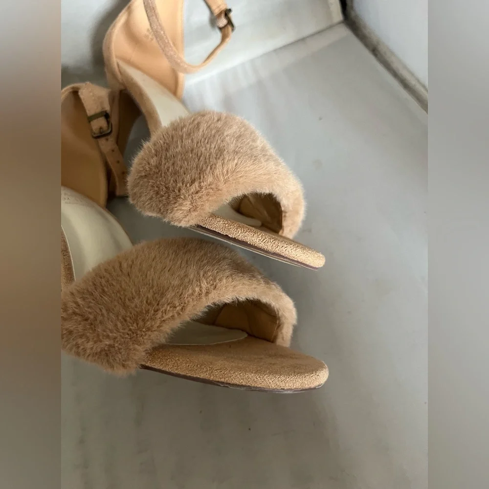 Oasis Society Plush Tan suede Heels 7